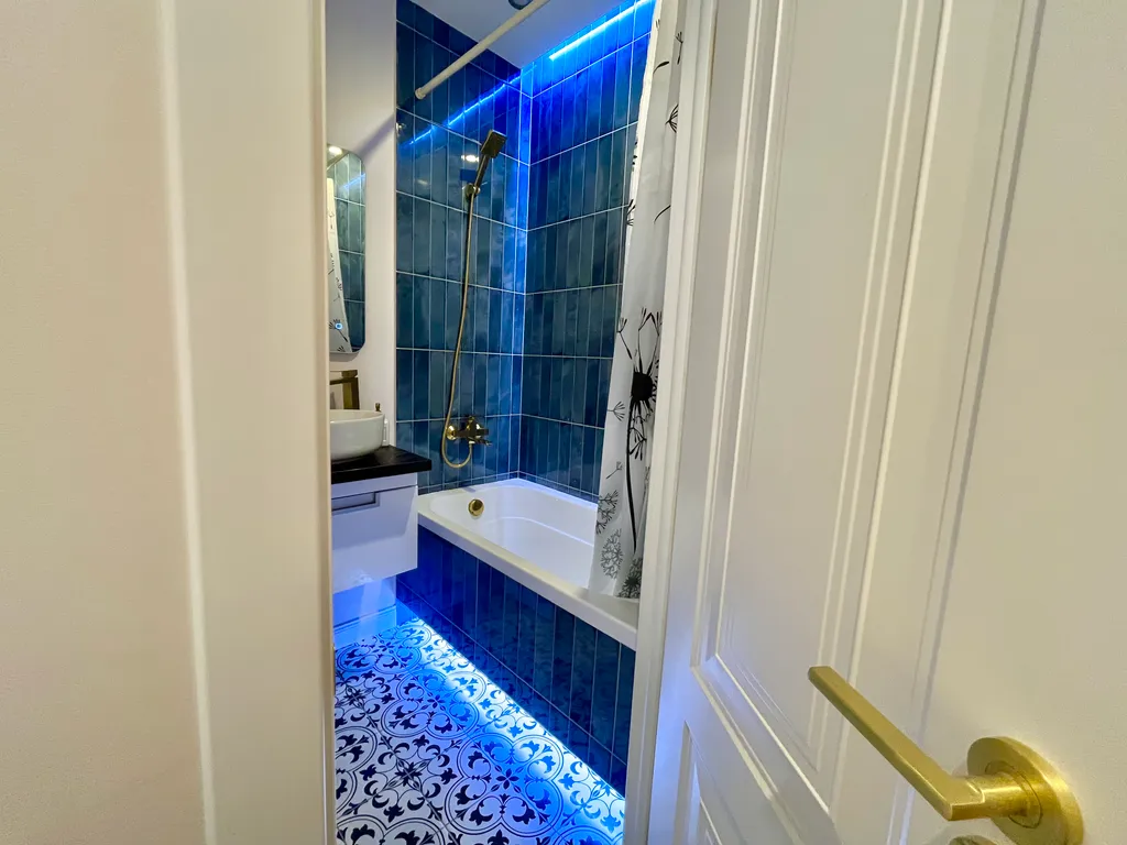 Квартира с панорамными окном в спальне