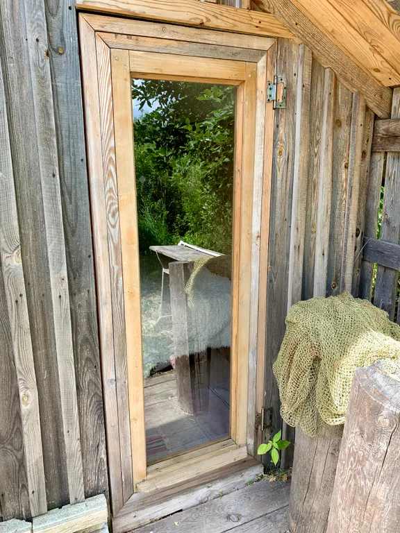 Прекрасный домик около прудиков