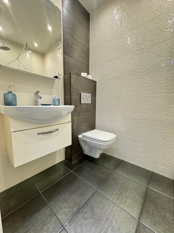 Новая студия вблизи с источниками в микрорайоне « курортный»