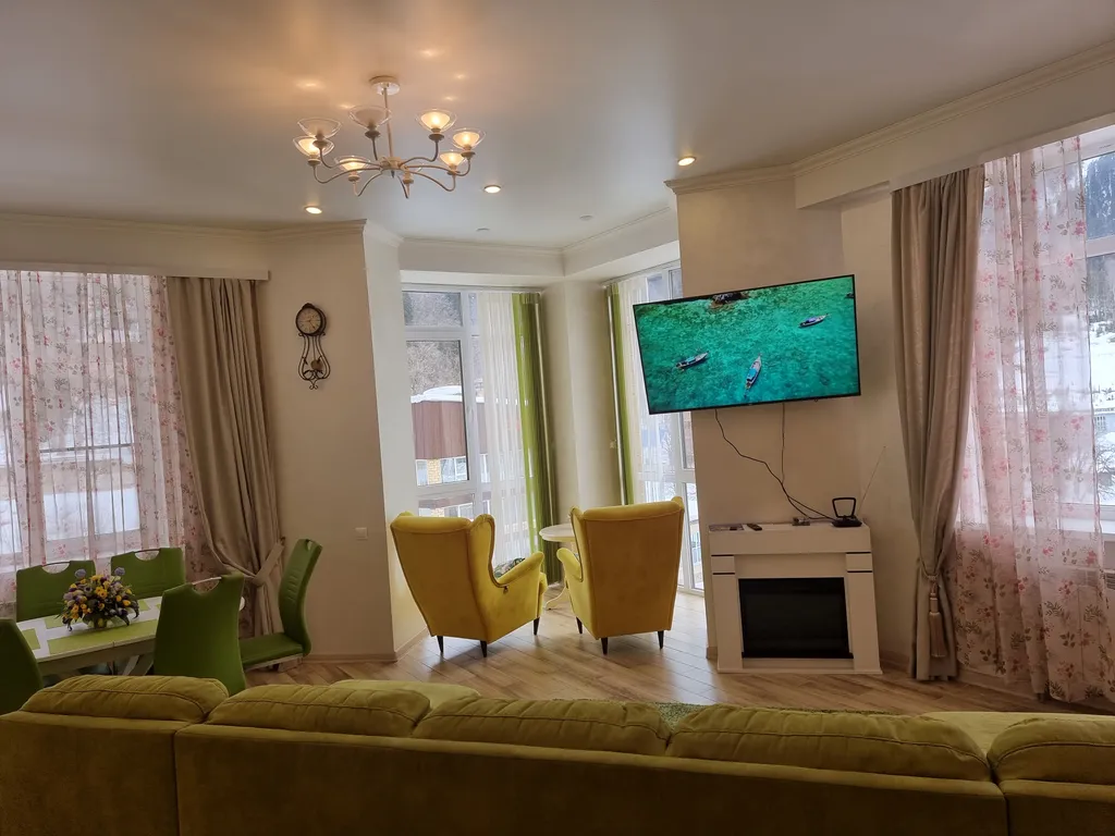 Уютные апартаменты с панорамным видом на горы в центре