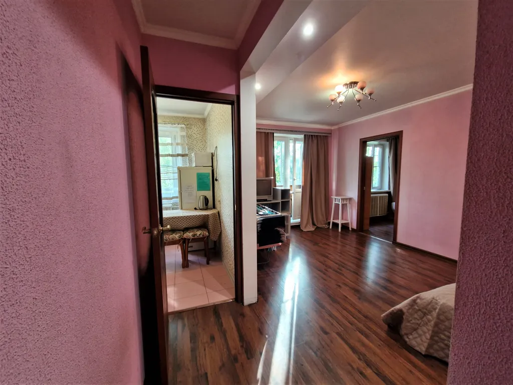 Двухкомнатная хорошая квартира в центре города