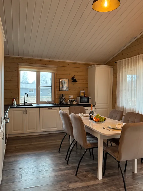 Уютный дом в природном окружении с развитой инфраструктурой