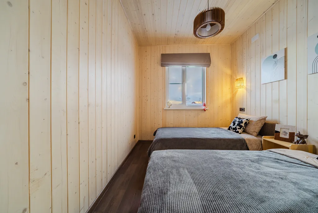 Новый дом с большим столом, кинотеатром, баней