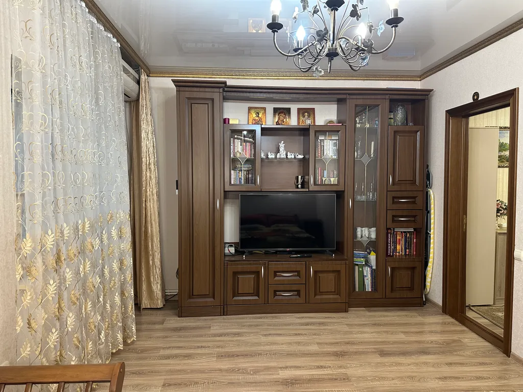 Дом под ключ с бассейном и стоянкой для авто на пл. Первомайской