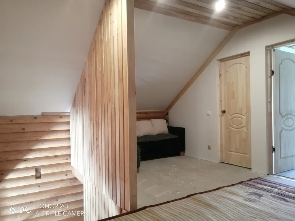 Дом из дерева у моря