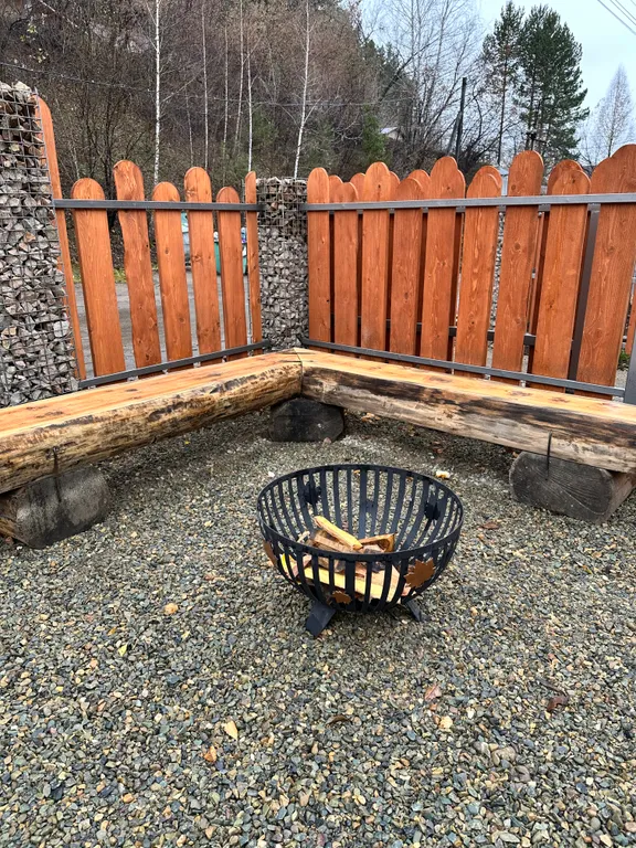 Гостевой дом и кедровая баня на Алтайской