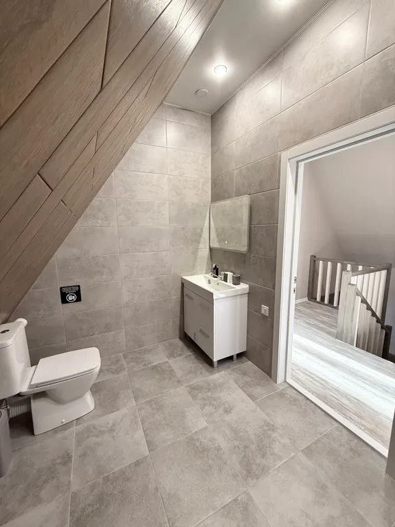 Уютный дом в черте города