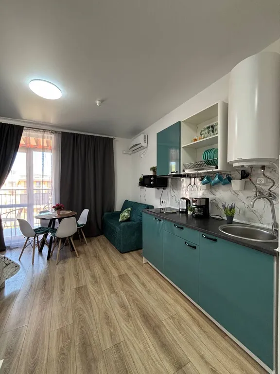 Уютная студия с террасой с видом на горы и бассейны