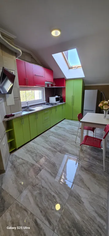 Видовая, уютная квартира с балконом у реки в центре