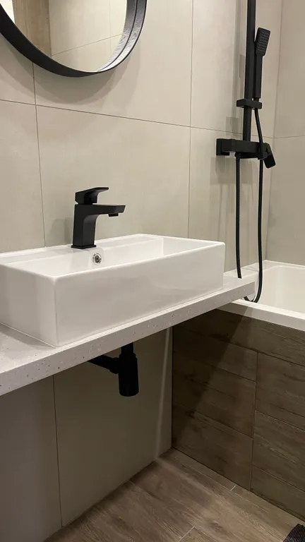 Шикарный вид на озеро и горы