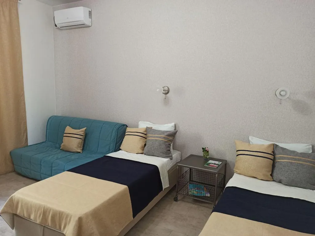 Двухкомнатная квартира у моря с немноголюдным пляжем