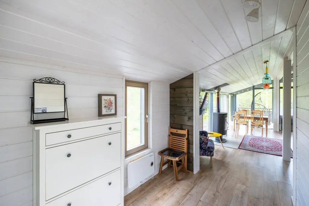 Цветочный домик с камином