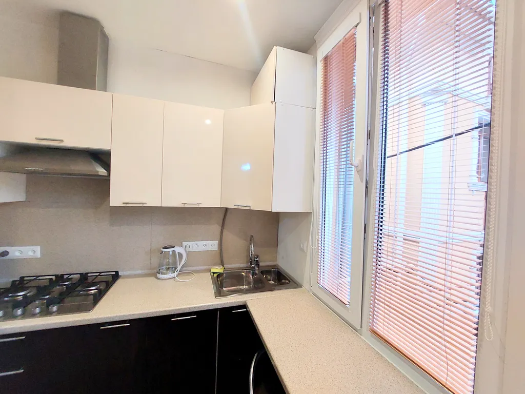 Квартира с балконом в 50 метрах от набережной Ялты