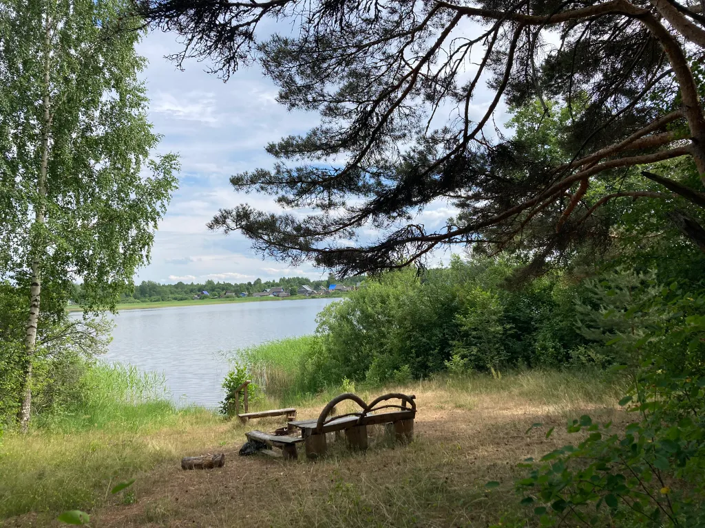 Домик на первой береговой линии озера Селигер