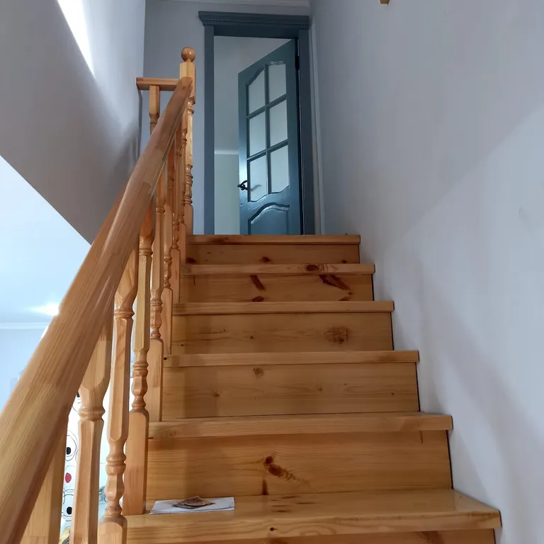 Уютный дом у набережной