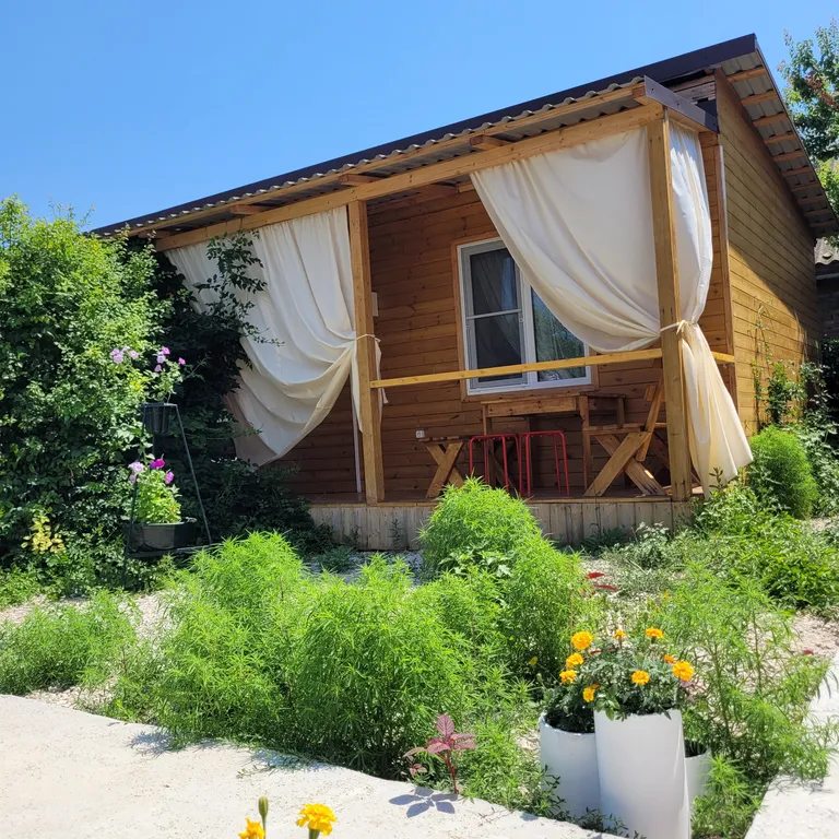 Новый домик 2-комнатный с кухней и террасой на компанию