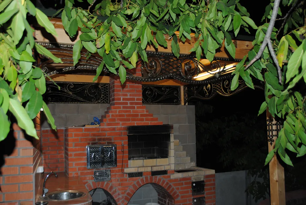 Коттедж Дом 3 спальни, большой двор беседка мангал усадьба Можжевеловый дворик — Айвовое