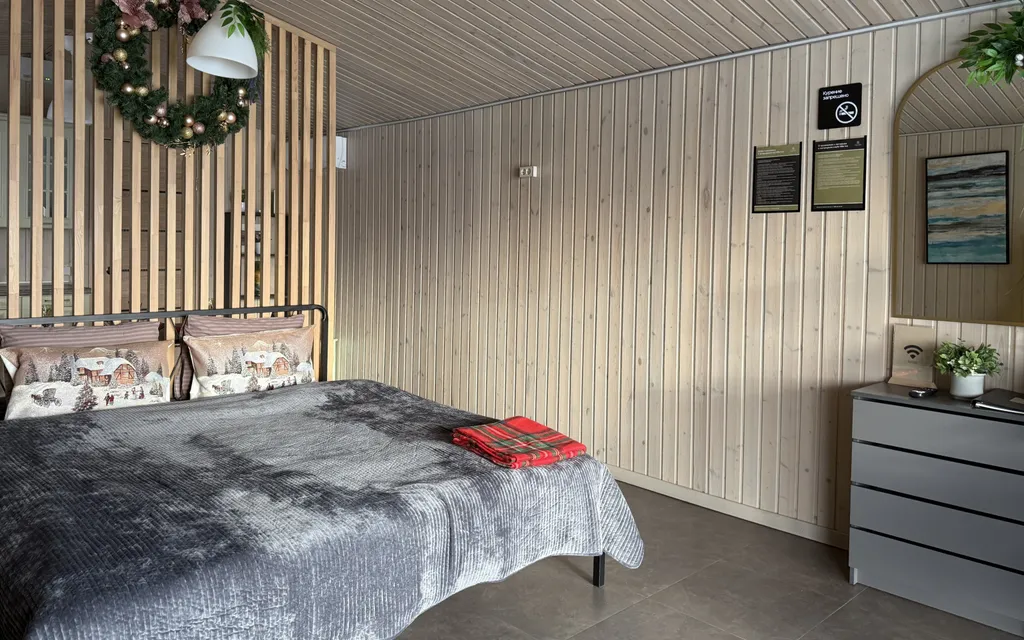 Уютный дом на берегу реки