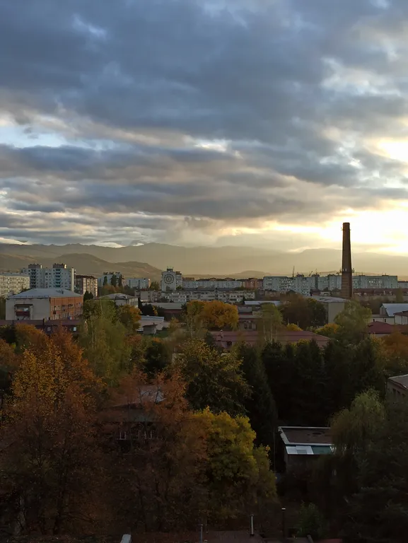 Классная уютная квартира с видом на горы