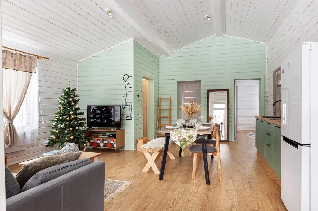 Современный дом с баней в лесу