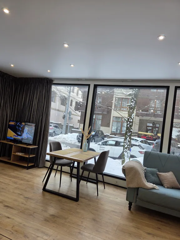 Новый дом с панорамными окнами у леса, в 5 минутах до канатных дорог