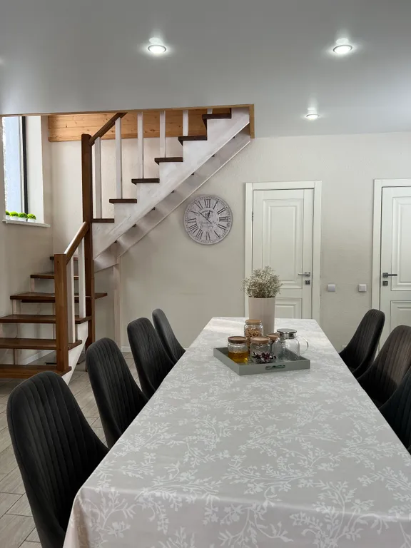 Уютный новый дом у хвойного леса в черте города