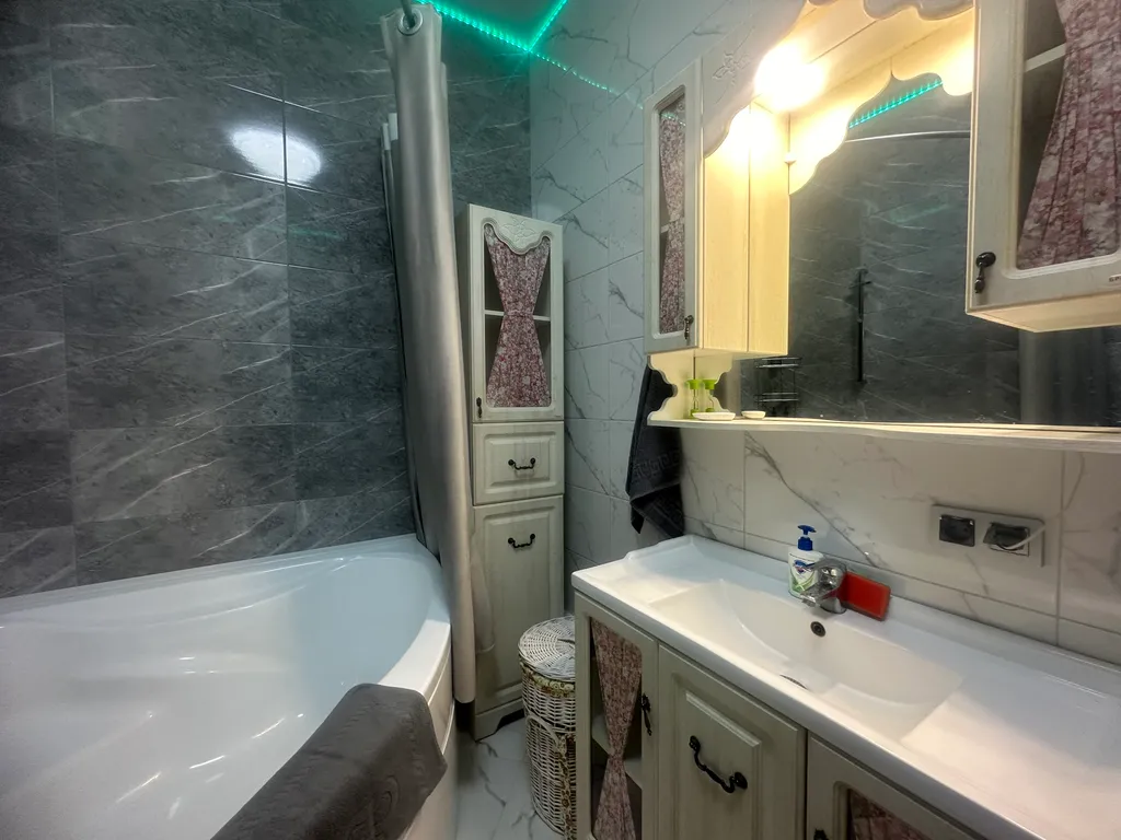 Шикарная новая трёхкомнатная квартира комфорт класса