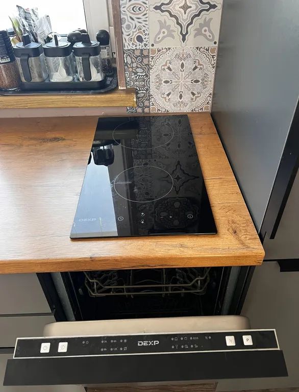 Уютный дом с видом на закат