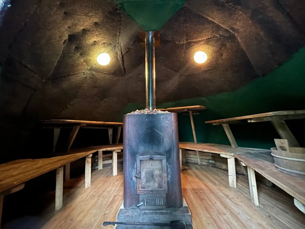 Уютный дом в сказочном лесу