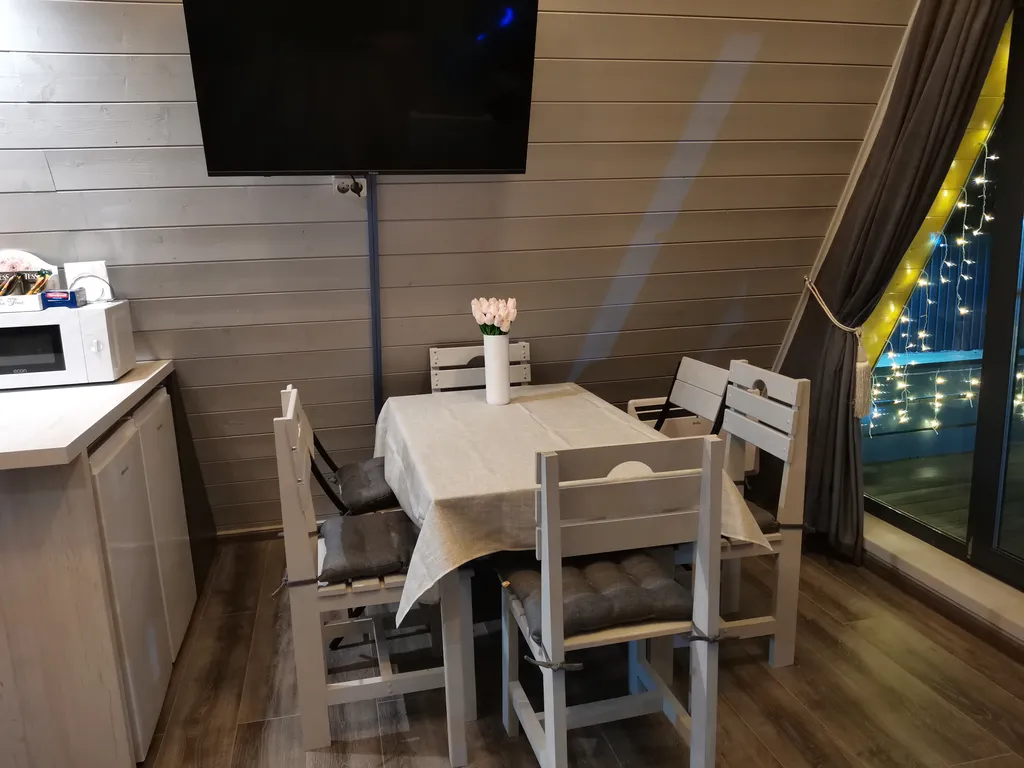 Треугольный дом шалаш в стиле Афрейм