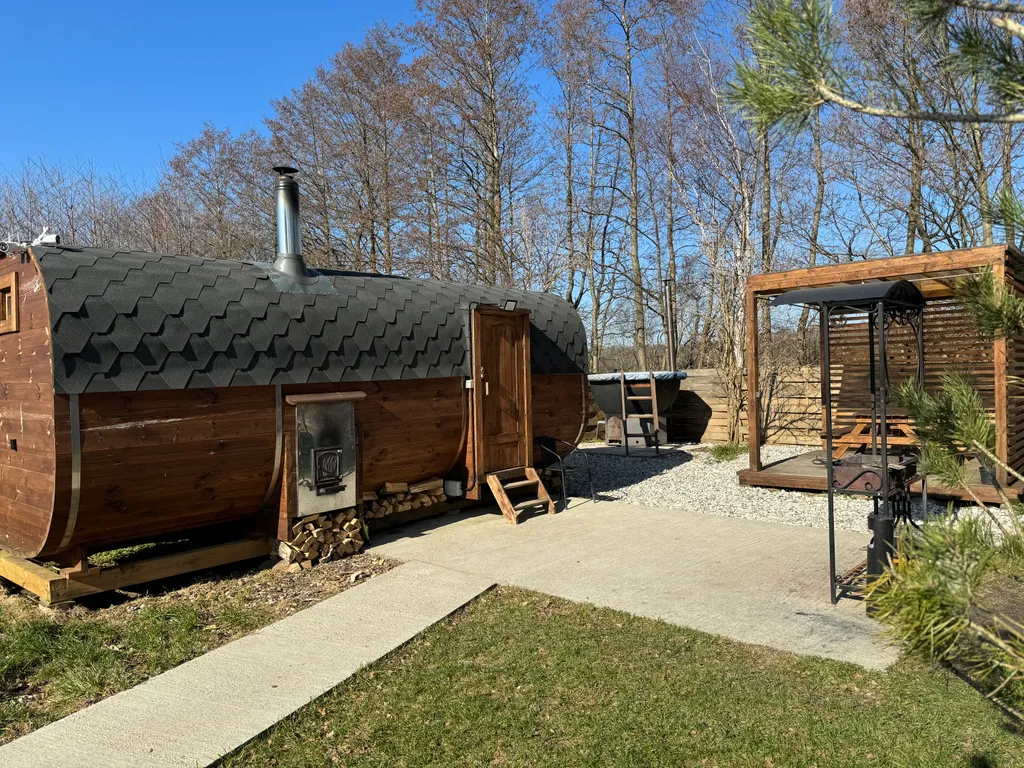 Треугольный дом с баней и сибирским чаном