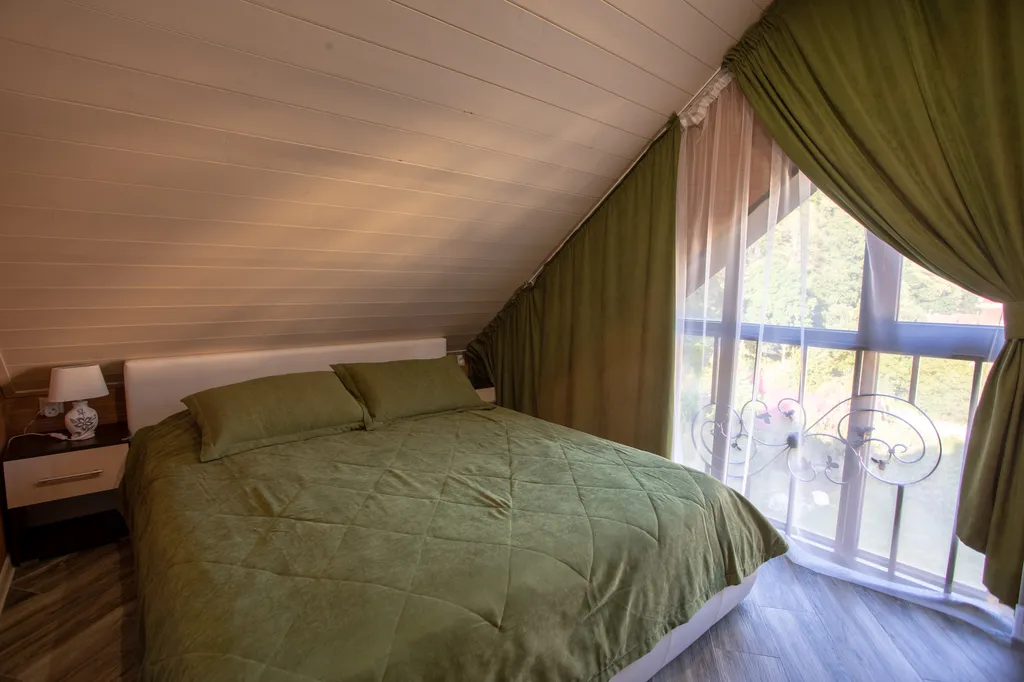 Четырехместный номер с видом на горы №3