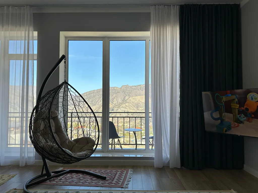 Новый стильный дом с видом на горы