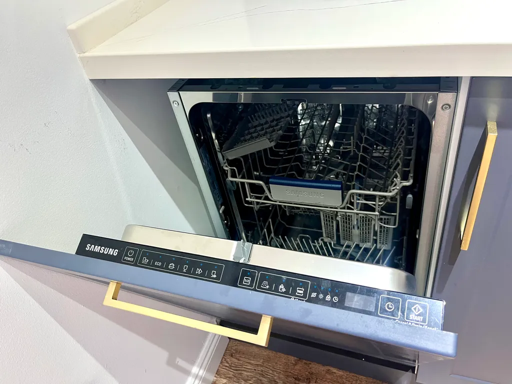 Двухкомнатный апартамент с восхитительным видом на парк и море