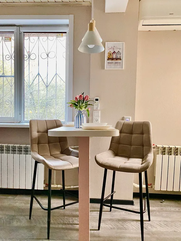 Дизайнерская студия ReDro, с большим ТВ, собственное крыльцо