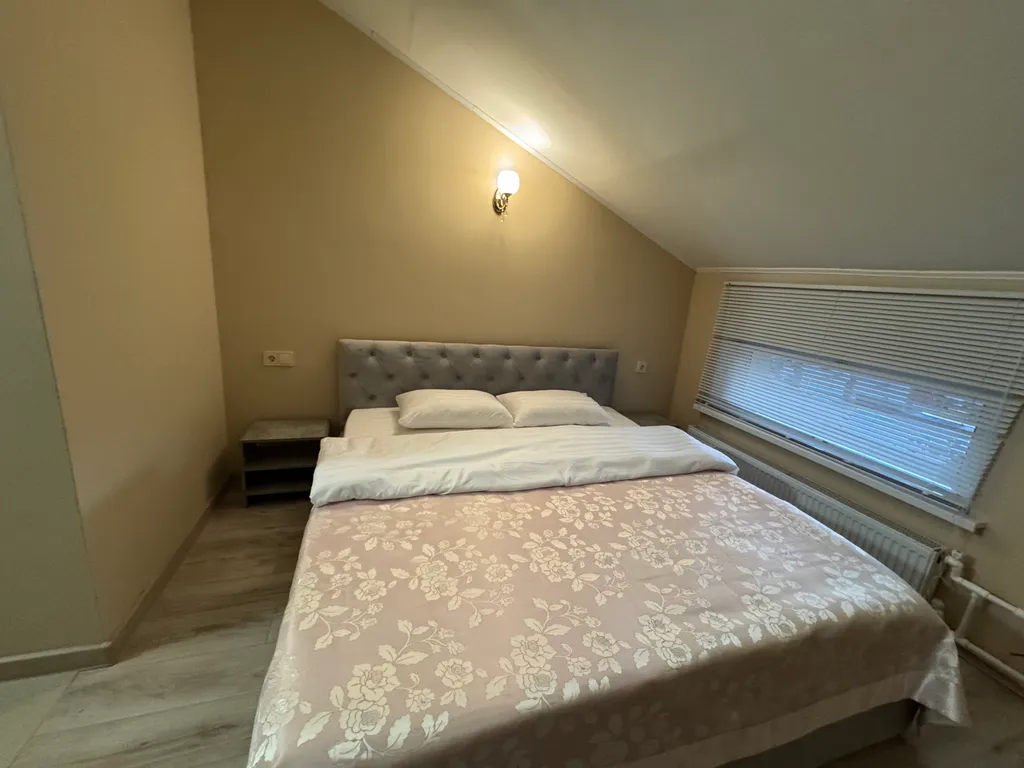 Уютная комната в городе