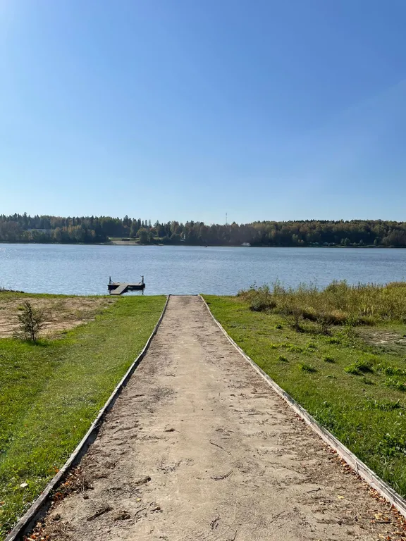 Дом на берегу реки Волга