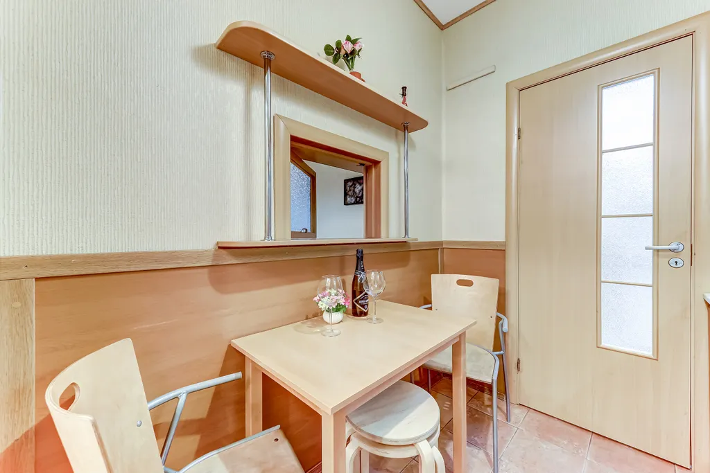 Ryss' 2BR Apt on Nevsky 136