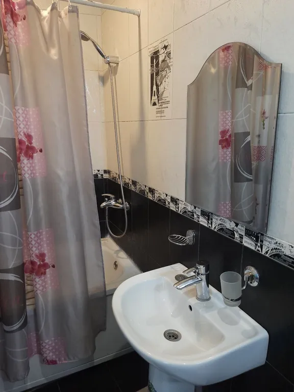 Четырехместный номер стандарт с санузлом, кондиционером, отоплением