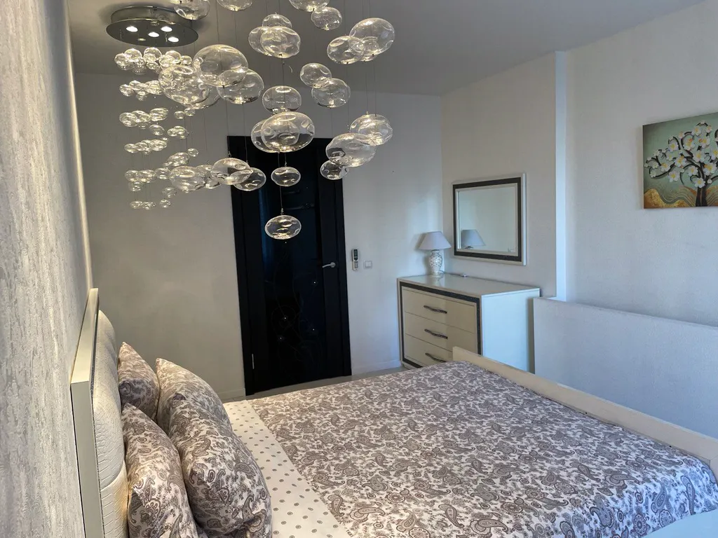 Трехкомнатная квартира на Парнасе