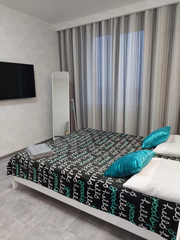 Студия с камином и креслом - коконом для двоих