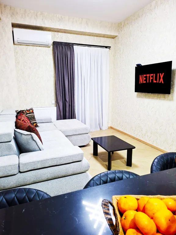 Двухкомнатная квартира в центре Тбилиси с балконом