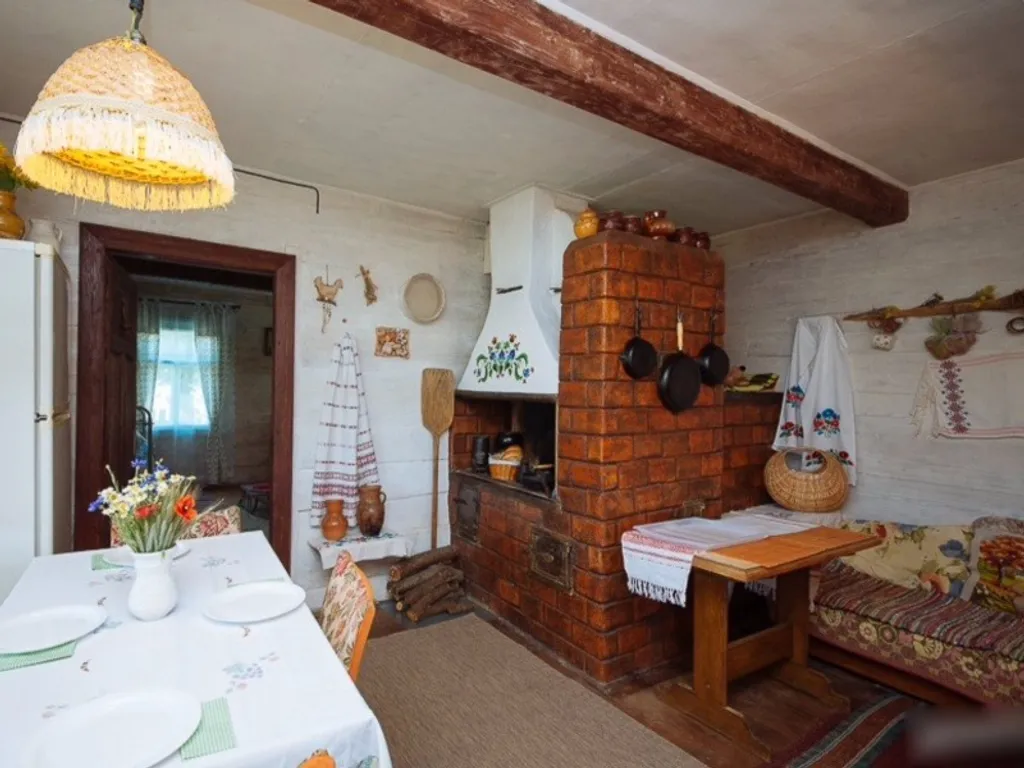 Домик-музей в Беловежской Пуще Беловежская светлица с печью и огнем