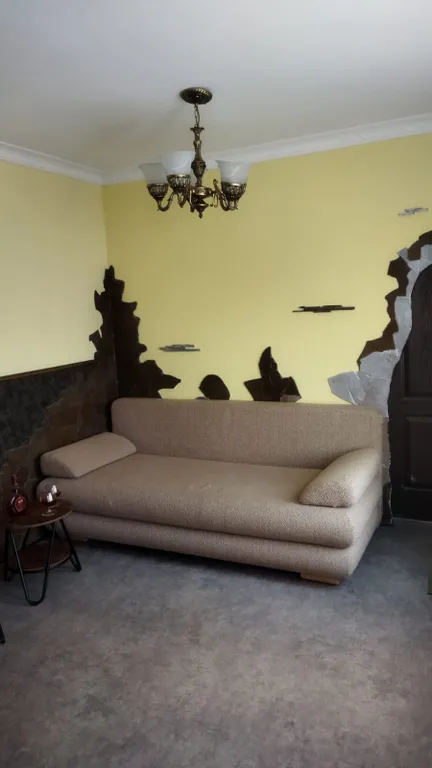 Дом с уютным двориком в тихом районе