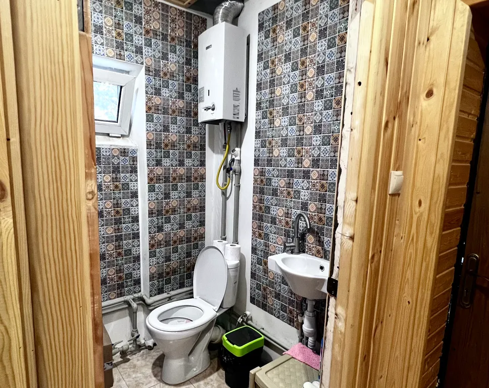 Дом с баней, садом, кинотеатром и парковкой на закрытой территории