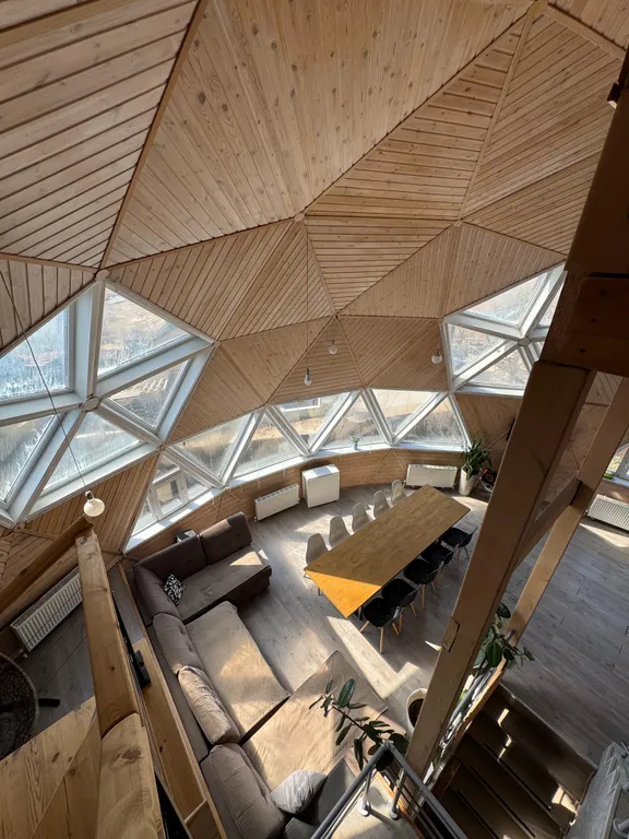 Купольный дом с видом на Кремль