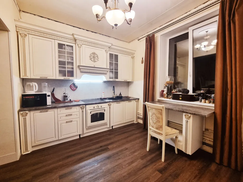 Коттедж Большой двухэтажный коттедж в стиле ампир с сауной и бассейном-купелью — Агалатово