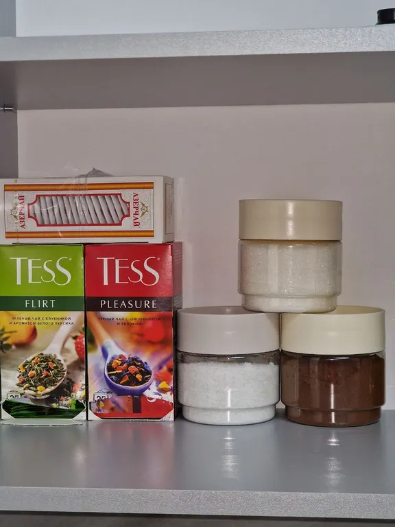 Квартира с панорамными окнами и очками виртуальной реальности