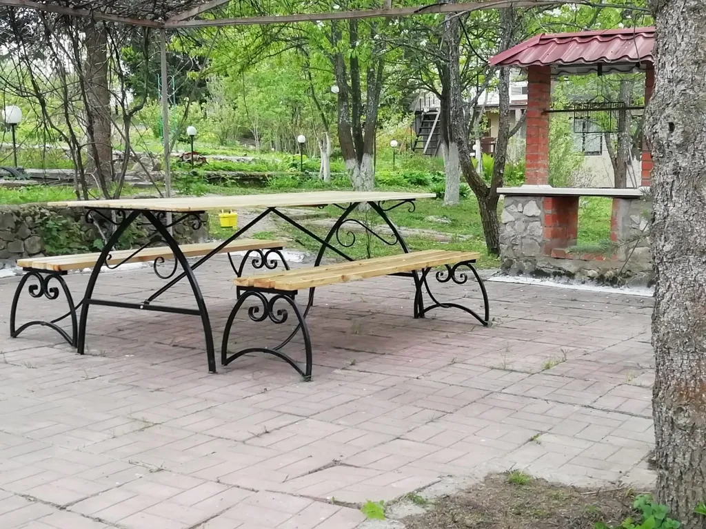 Большой дом на окраине деревни