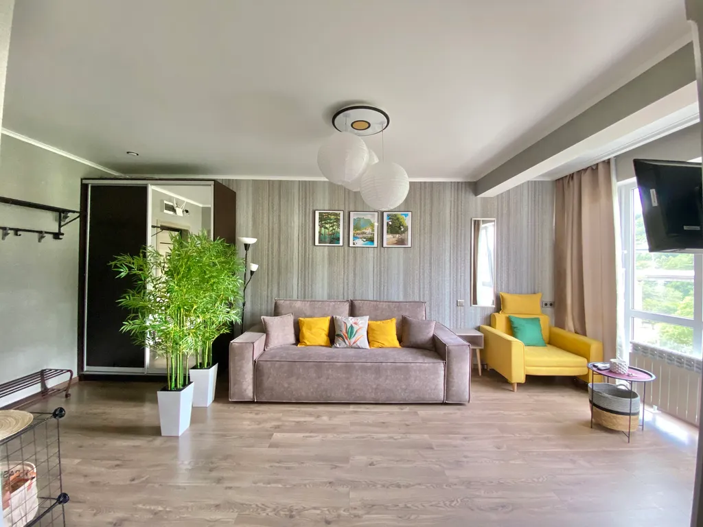 Квартира Квартира Уютная студия с панорамными окнами, балконом, видом на горы — Мацеста